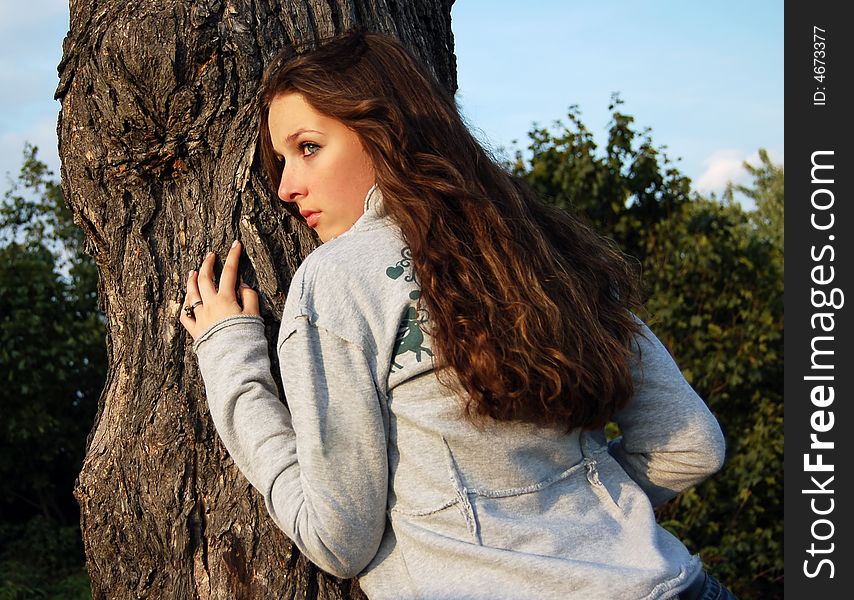 Teenage girl near the tree