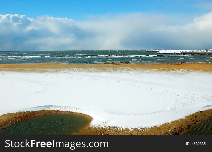 Seaside behind heavy snow