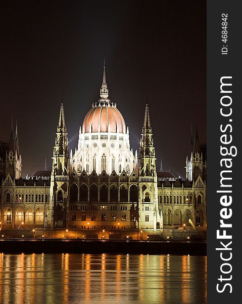 Night lights in Budapest. 14. - Parliament