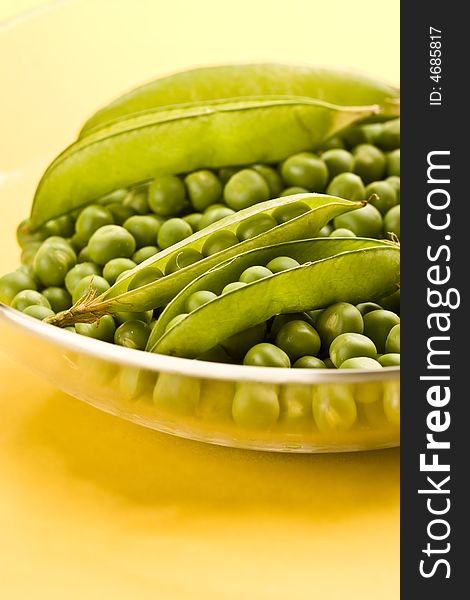 Vegetable theme: pea pod on the bowl