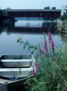 Covered Bridge Ahead Royalty Free Stock Photos Covered Bridge Ahead Royalty Free Stock Photos