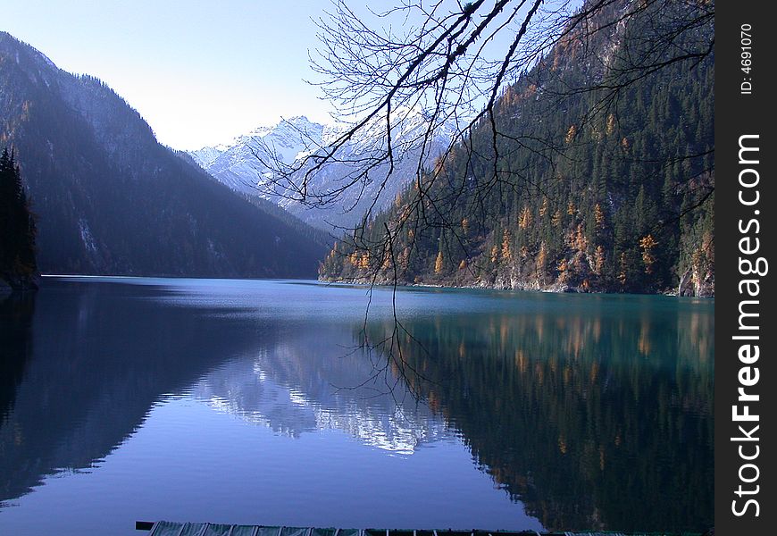 Peaceful Jiuzhaigou lake in China