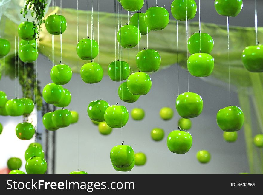 Greenness apple array hang up