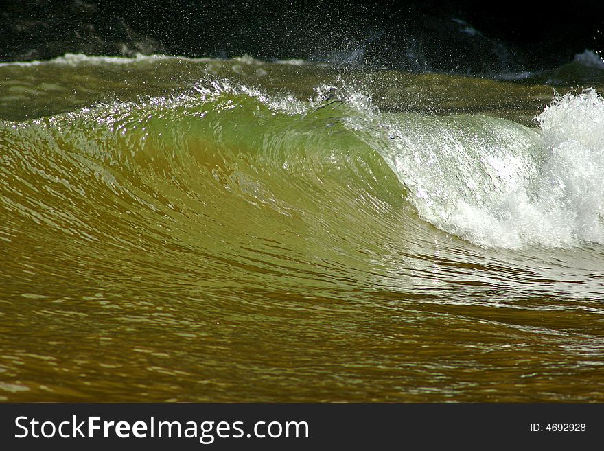 An image of a perfect wave in the beach