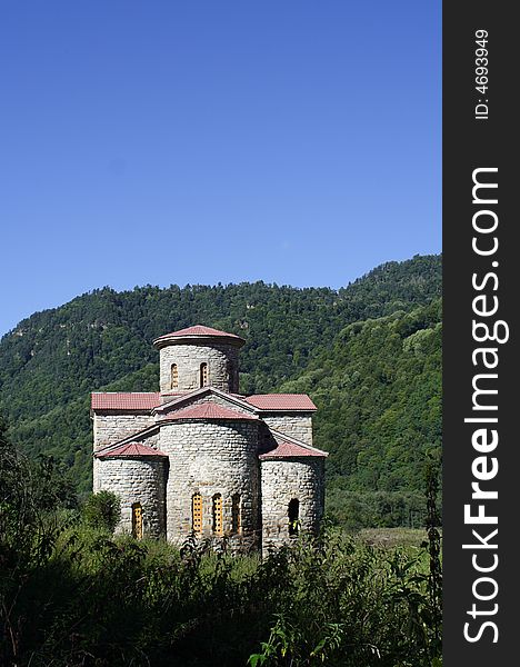 Aging church Õ age in mountain Caucasus, Arhyz,