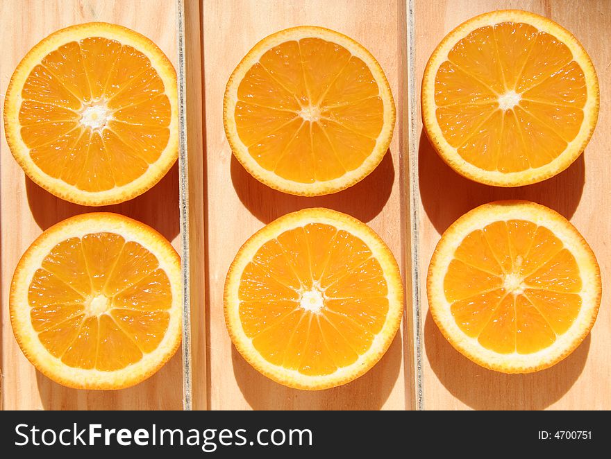 Six juicy oranges in a box