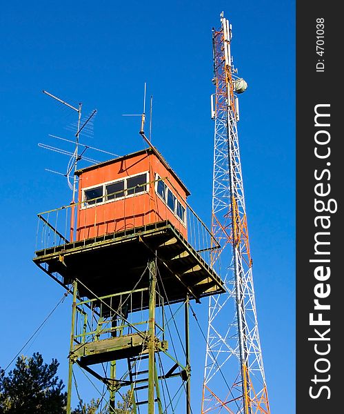 Look-out station and mobile communications tower