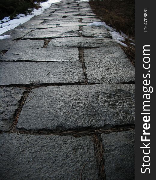 Surrounded by a stone road Canxue