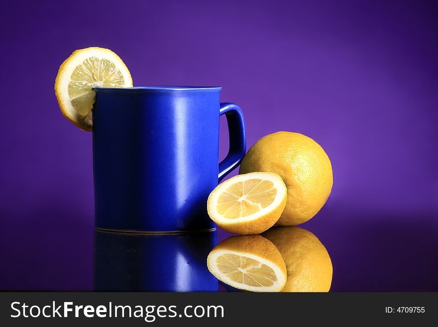 A blue cup of tea with lemons