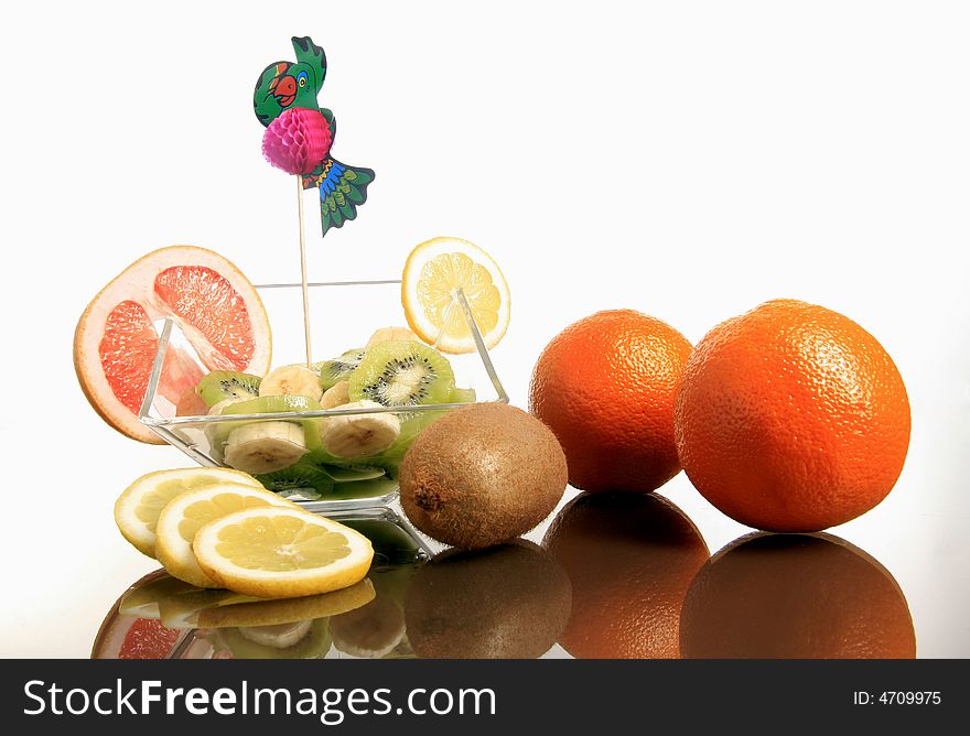Oranges and kiwis standing on the white