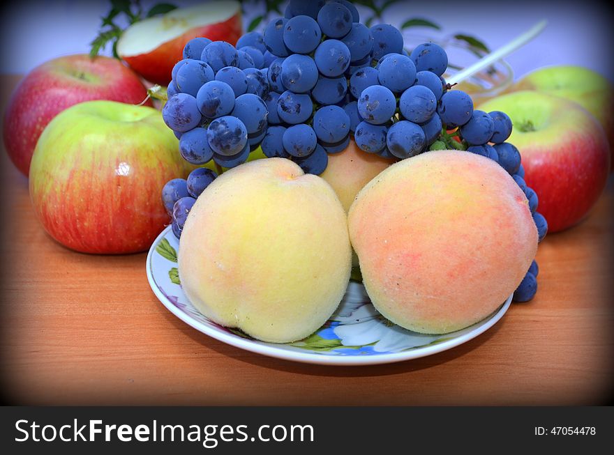 Peaches, grapes and apples - Fruit