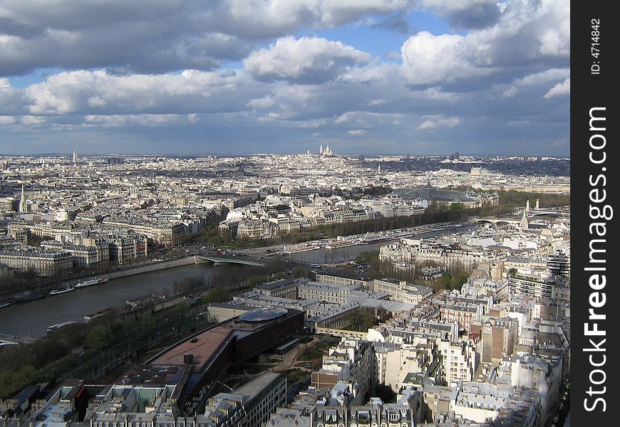 This is the view of Paris from the Tour Eiffel. This is the view of Paris from the Tour Eiffel