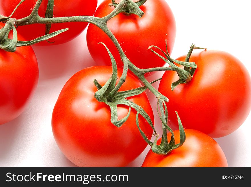 Red tomatos isolated on white usins flash