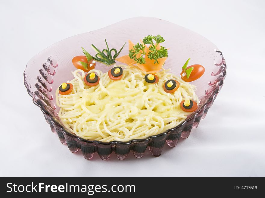 Spaghetti in a transparent bowl on a white background