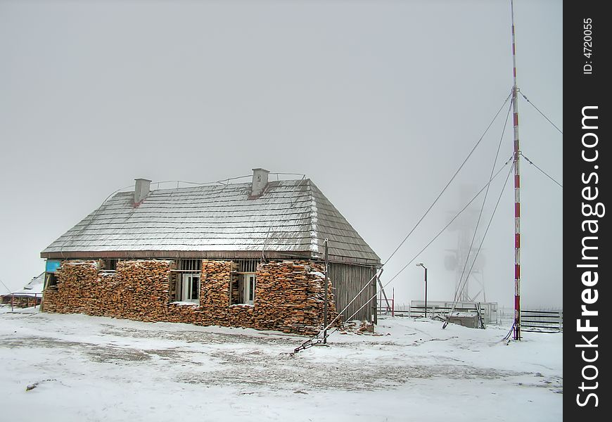 Meteo station Vladeasa, in Carpathian Mountains (1836 m altitude). Meteo station Vladeasa, in Carpathian Mountains (1836 m altitude)