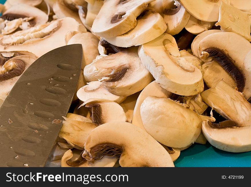 Cut up mushrooms wet and sliced on a cutting board