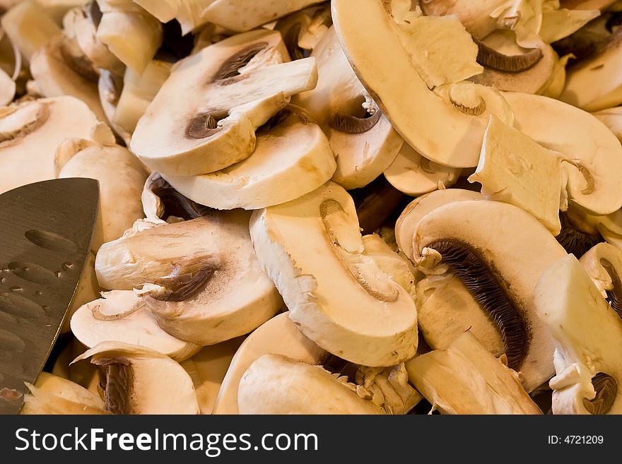 Cut up mushrooms wet and sliced on a cutting board