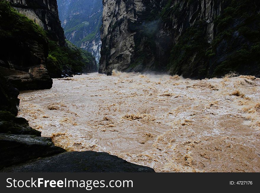 Hu Tiao (Tiger Jumping) Gorge