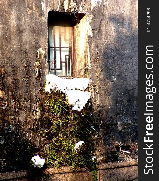 Snow,old window,black,grey,white Reflects Suzhou's ancient ，the city is 2500years old in China. Snow,old window,black,grey,white Reflects Suzhou's ancient ，the city is 2500years old in China.