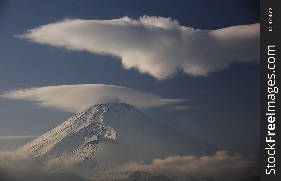 The Mt,Fuji with a like big wing cloud. The Mt,Fuji with a like big wing cloud