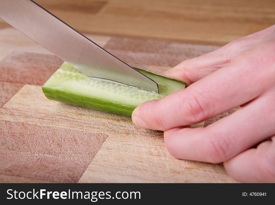 Cutting the cucumber with a knife - different angle