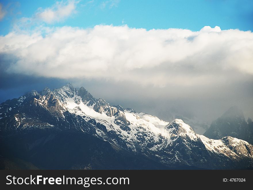 Jade Dragon Snow Mountainã€€in yunan lijiang china.