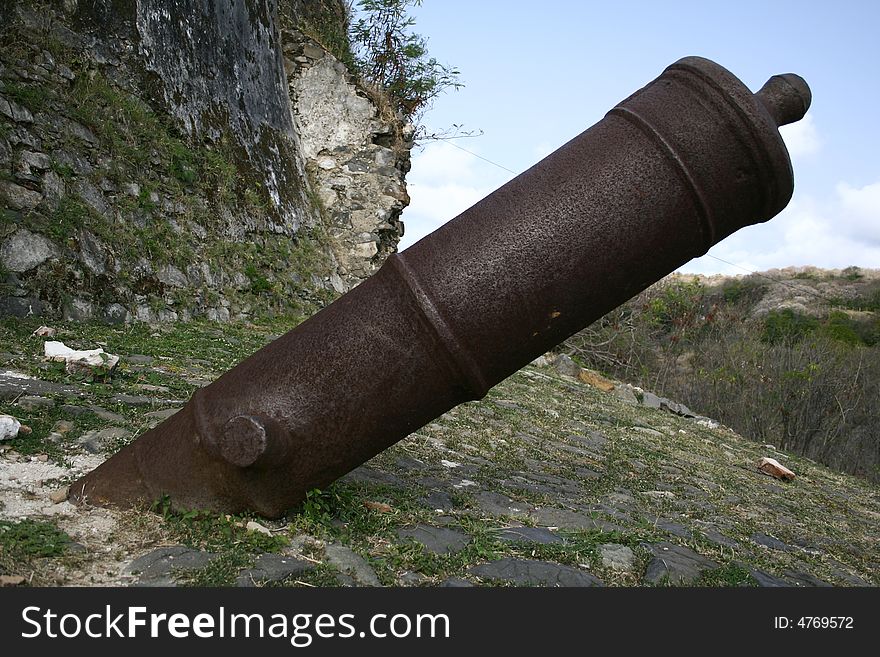 A cannon in front of a war fort in Fernando de Noronha - Brazil. A cannon in front of a war fort in Fernando de Noronha - Brazil