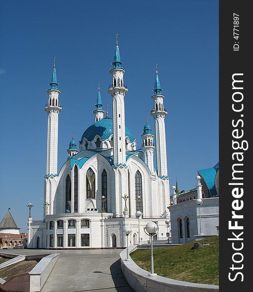 Mosque is located in kremlin of the city Kazani