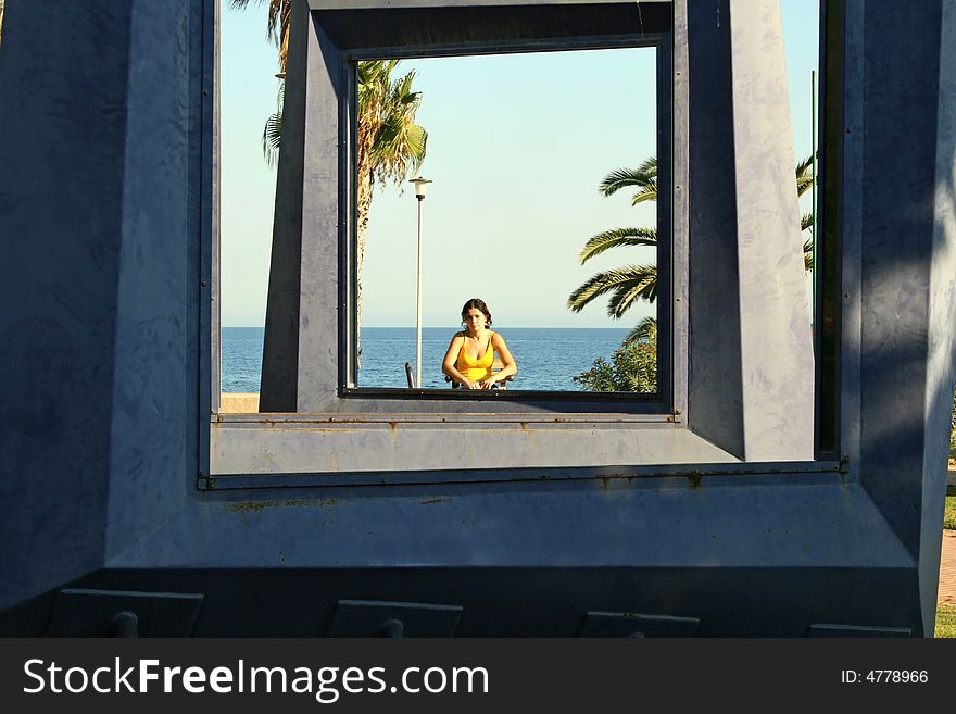 The girl in the frame at the sea.