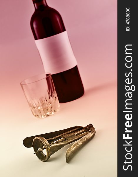 Wine bottle and metal corkscrew with bi-color graduated filter