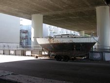 Boat Under Freeway Royalty Free Stock Images Boat Under Freeway Royalty Free Stock Images