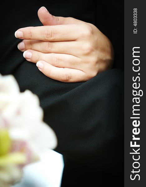 An image of a brides hand around her fathers arm before walking down the isle