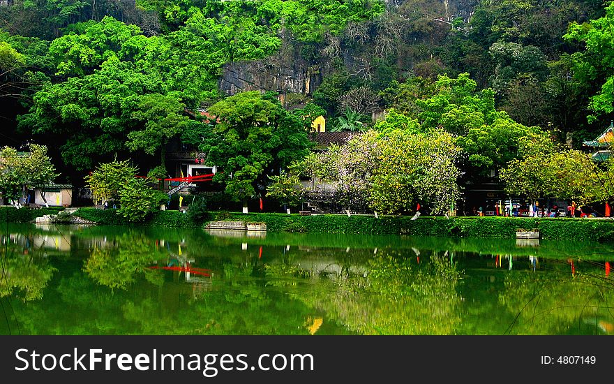 This picture photography in the Chinese Guangdong Zhaoqing beautiful star lake breeze scenic area, here mountain blue duck, a hundred flowers in full bloom, is the good place which takes vacation. This picture photography in the Chinese Guangdong Zhaoqing beautiful star lake breeze scenic area, here mountain blue duck, a hundred flowers in full bloom, is the good place which takes vacation