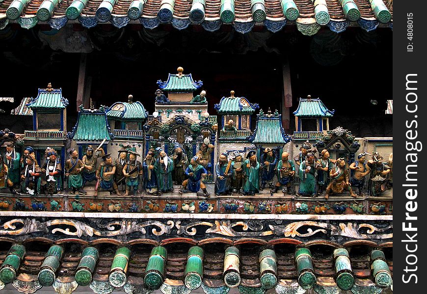This picture was taken in Guangdong, China, the content of the performance of China's Guangdong unique architectural decoration process, these small sculptures of historical figures as subject matter, exquisite workmanship, characters, life is mainly used to decorate the roofs of traditional architecture. This picture was taken in Guangdong, China, the content of the performance of China's Guangdong unique architectural decoration process, these small sculptures of historical figures as subject matter, exquisite workmanship, characters, life is mainly used to decorate the roofs of traditional architecture