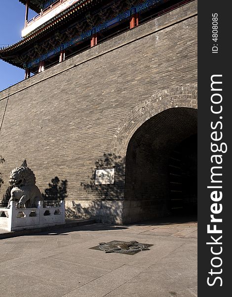 China set up a Zero-Kilometer symbol in the Tiananmen Square in Beijing, marking it the starting point of the cross-country roads. â€œZero kilometer markâ€ is a symbolic starting point of trunk of a city or a country as well as a symbol of the centre of a city. The symbol is not only the mark of local highroad, but also a famous human sight. China set up a Zero-Kilometer symbol in the Tiananmen Square in Beijing, marking it the starting point of the cross-country roads. â€œZero kilometer markâ€ is a symbolic starting point of trunk of a city or a country as well as a symbol of the centre of a city. The symbol is not only the mark of local highroad, but also a famous human sight.