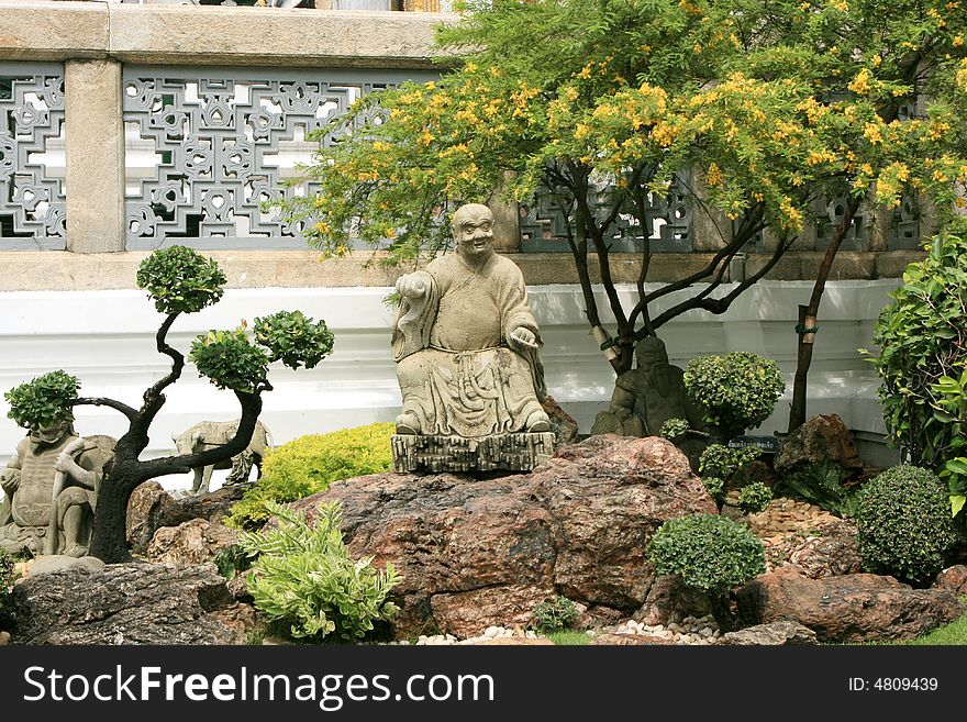 Small statues and dekorativ trees on the island Kho Samui