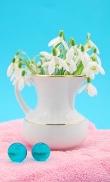 Bath Oil Spring Flowers Stock Photography Bath Oil Spring Flowers Stock Photography