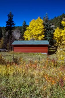 Red Country Barn And Autumn Trees Royalty Free Stock Images Red Country Barn And Autumn Trees Royalty Free Stock Images