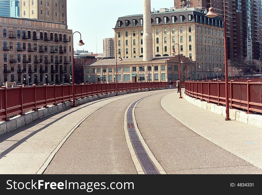 A picture of the StoneArch bridge in the city of Minneapolis