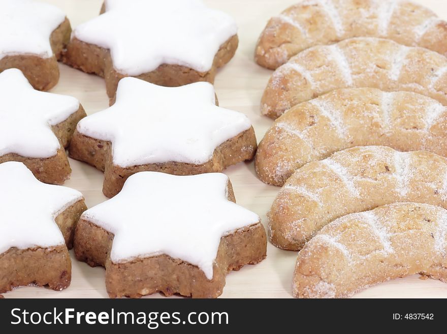 Fresh cinnamon and vanilla cookies on a wooden kitchen board. Fresh cinnamon and vanilla cookies on a wooden kitchen board