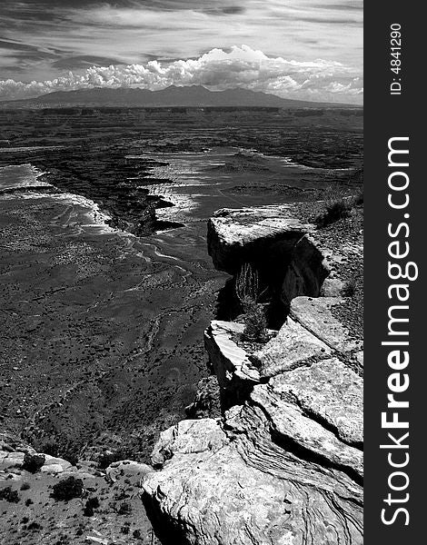 A cliff overlooking the extremely large Canyonlands National Park, a gateway to the Grand Canyon. A cliff overlooking the extremely large Canyonlands National Park, a gateway to the Grand Canyon.