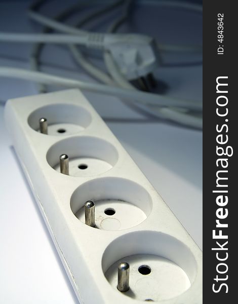 White electric expansion, with male plug, white to blue background