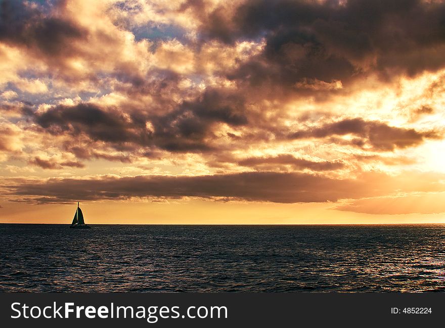 My  first evening in Honolulu is to enjoy the sunset on the ocean. My  first evening in Honolulu is to enjoy the sunset on the ocean