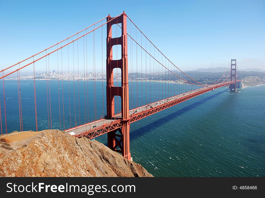 Golden Gate Bridge glows in the day