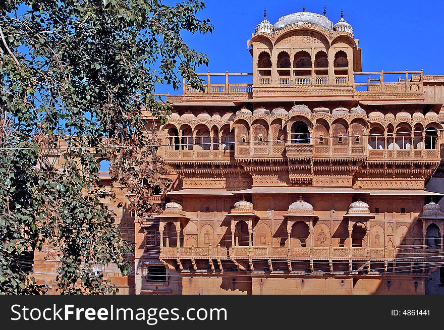 India, Rajasthan, Jaisalmer: Fort; palace in the midle of a defensive ancient architecture