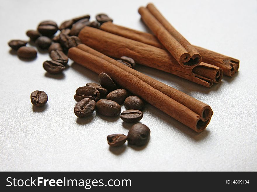 Sticks cinnamon and coffee grains