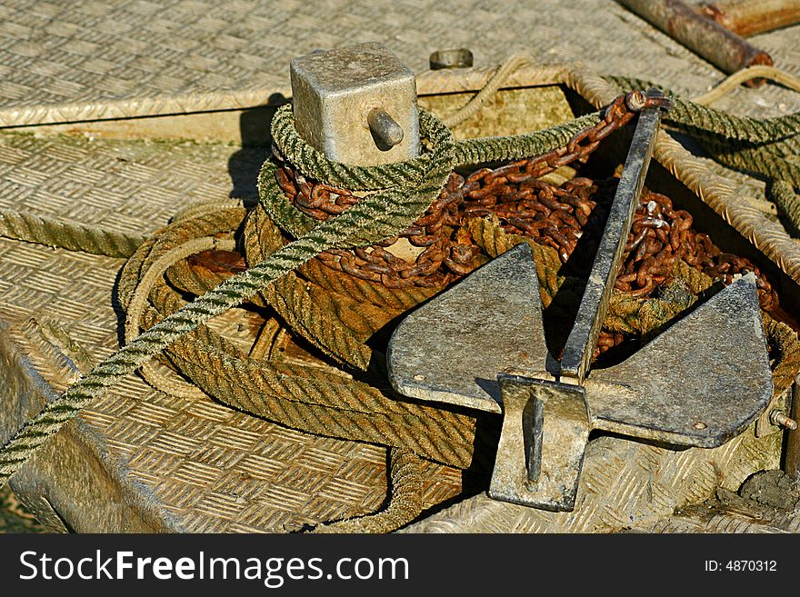 An image of a mooring point and an anchor