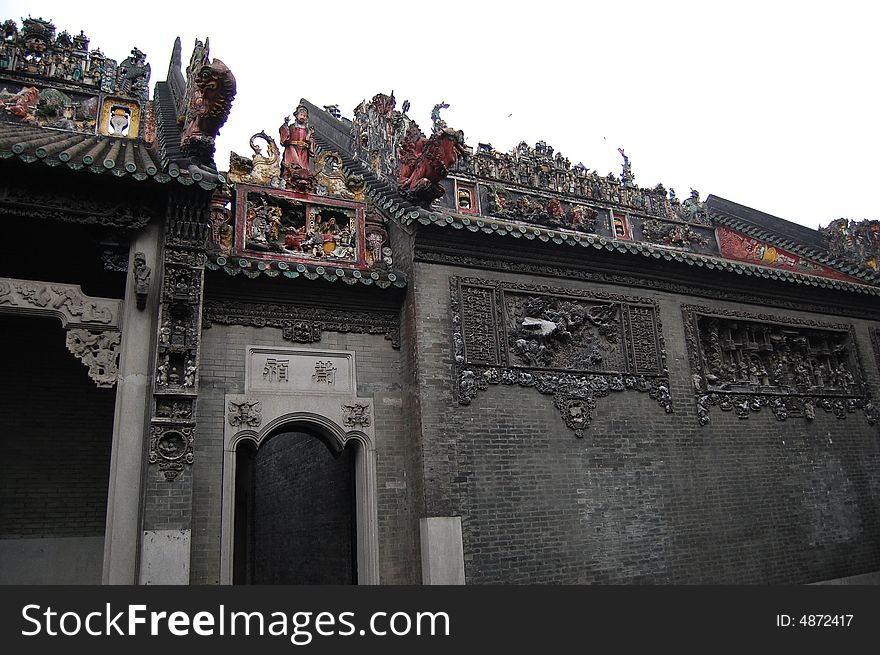Chen's temple is the most famous ancient houses in Guangzhou. Chen's temple is the most famous ancient houses in Guangzhou