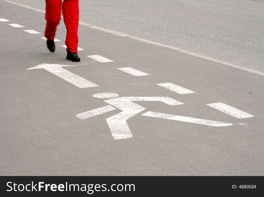 Pedestrian traffic violation, man move against direction