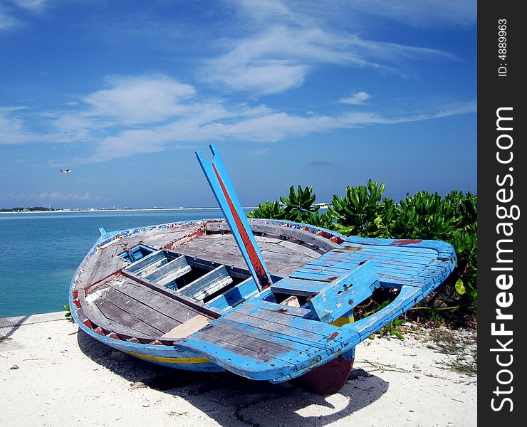 (name is dhoni)  The doni it is used for a traveling by sailing in the maldives and around the world. (name is dhoni)  The doni it is used for a traveling by sailing in the maldives and around the world